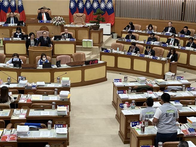 國內腸病毒疫情仍處流行期，民進黨新北市議員彭一書替家長及孩子爭取苗補助。（高鈞麟攝）