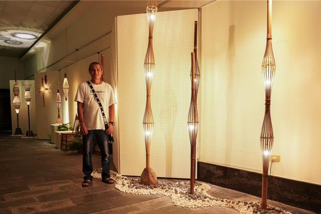 花蓮縣政府邀請多位部落工藝師利用在地素材展開創作，近50件作品即日起至12月21日止在花蓮縣台灣原住民族文化館展出，包含竹藤編工藝師杜瓦克·都耀（Tuwak Tuyaw）編織的傳統魚筌（Sanku）。（花蓮縣政府原民處提供／羅亦晽花蓮傳真）