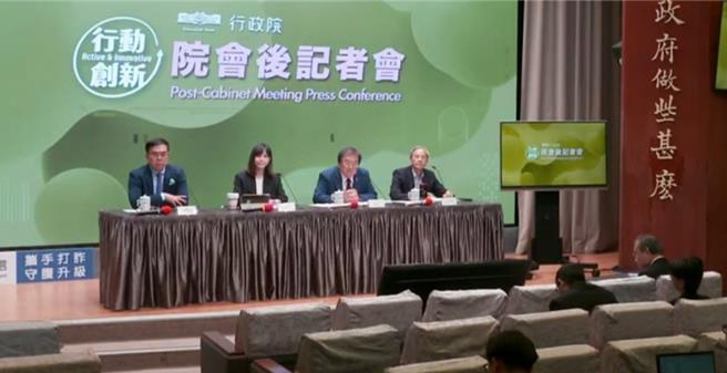 行政院長卓榮泰24日院會上聽取環境部所提解決全台垃圾堆置問題精進策略及SRF體檢輔導成果與加嚴標準未來規劃，訂出3年內達成裸露垃圾妥善處理目標，並透過固體再生燃料體檢報告結果，提升國內SRF產業水準。（摘自行政院會後記者會直播）