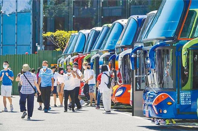 立委魯明哲24日指出，現行遊覽車評鑑制度有缺陷，已流於形式，建議檢討改進。（示意圖／本報資料照片）