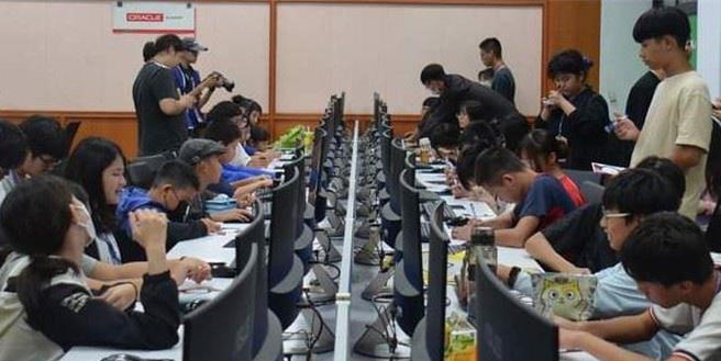 苗栗縣政府攜手聯合大學推數位學伴計畫，協助提升偏鄉學童數位能力。（苗栗縣政府提供／謝明俊苗栗傳真）