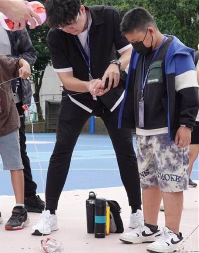 苗栗縣政府攜手聯合大學推數位學伴計畫，協助提升偏鄉學童數位能力，日前在聯大校園舉辦大小學伴相見歡活動。（苗栗縣政府提供／謝明俊苗栗傳真）