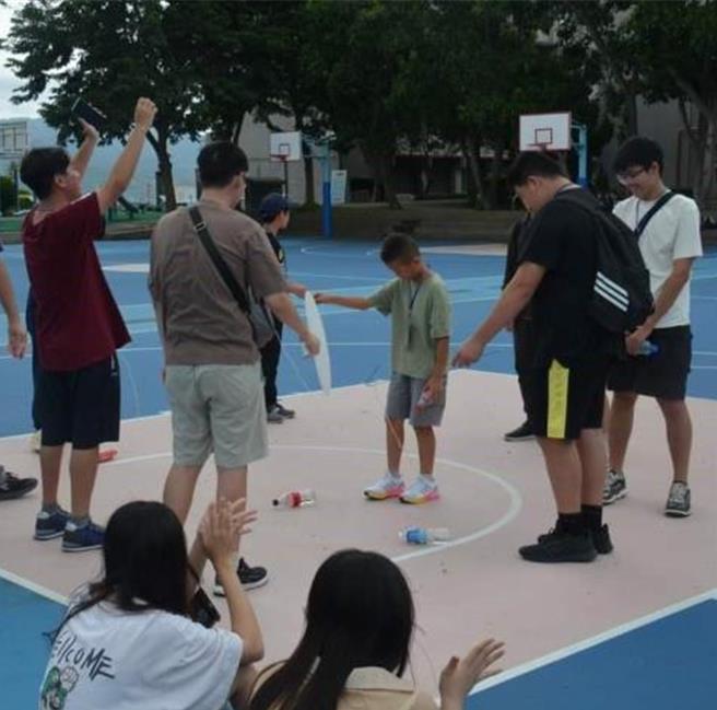 苗栗縣政府攜手聯合大學推數位學伴計畫，協助提升偏鄉學童數位能力，日前在聯大校園舉辦大小學伴相見歡活動。（苗栗縣政府提供／謝明俊苗栗傳真）