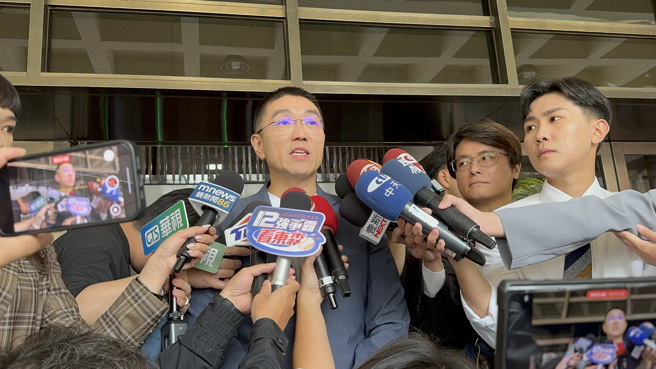 為柯文哲隨身碟「200」作證，謝國樑受訪只談「颱風災情應變」。 （賴佩璇攝）