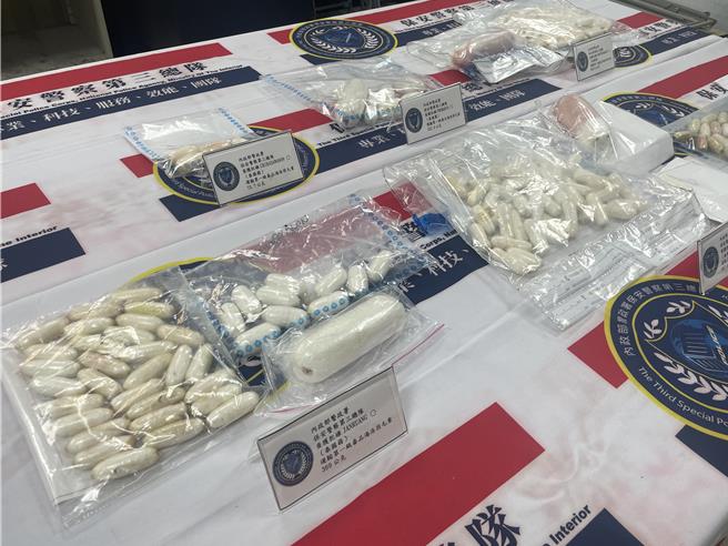 内政部警政署保安警察第三总队查获外籍女子以人体运毒方式夹带毒品海洛因与古柯碱等毒品重达5公斤，市值约3500万元。图为查获毒品。（保三总队提供／徐佑升基隆传真）