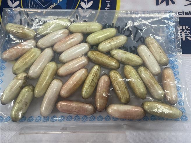 内政部警政署保安警察第三总队查获外籍女子以人体运毒方式夹带毒品海洛因与古柯碱等毒品重达5公斤，市值约3500万元。图为查获毒品。（保三总队提供／徐佑升基隆传真）