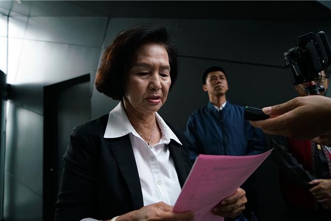 宜兰县长林姿妙今天（24日）在头城参加一场活动前，批检方先射箭再画靶，以恐吓等方式对付被告与证人，对被求刑20年不意外，也让她看到与恶最近的距离。（李忠一摄）