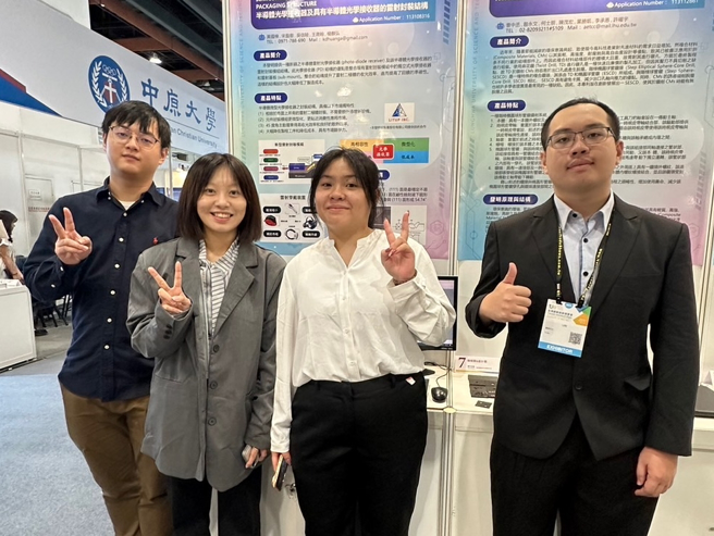 半導體系黃國棟團隊獲鴻海科技集團青睞，得到企業特別獎。(照片/龍華科技大學提供)