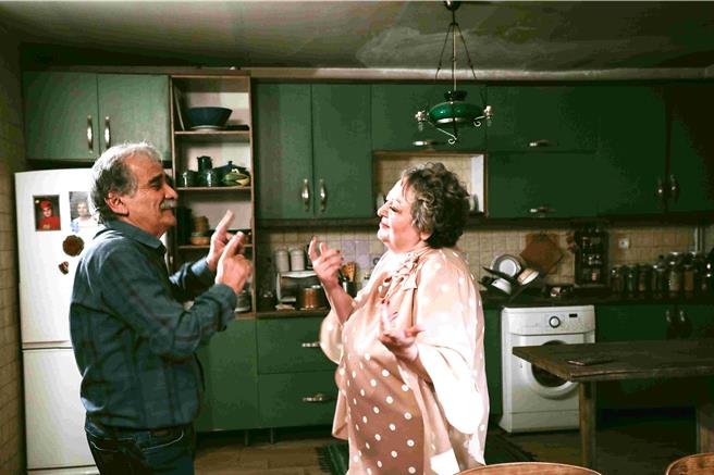 莉莉法哈德普尔在《我最喜欢的蛋糕》中勇敢追爱。（海鹏影业提供）