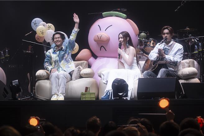 告五人日前在伦敦开唱。（相信音乐提供）