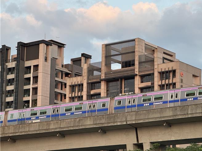 迎五月天跨年開唱和明年台灣燈會，機捷班次將增加1倍。（蔡依珍攝）