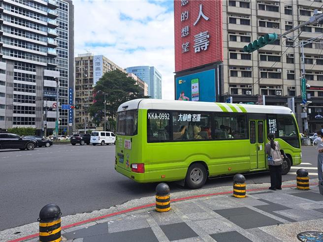 台北市公车票价是否调整，台北市交通局长谢铭鸿表示，票价调整尚无讨论，目前仍在讨论运价阶段。（温予菱摄）