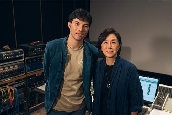 凤小岳日前录制新歌，与黄韵玲合作。（小公视提供）