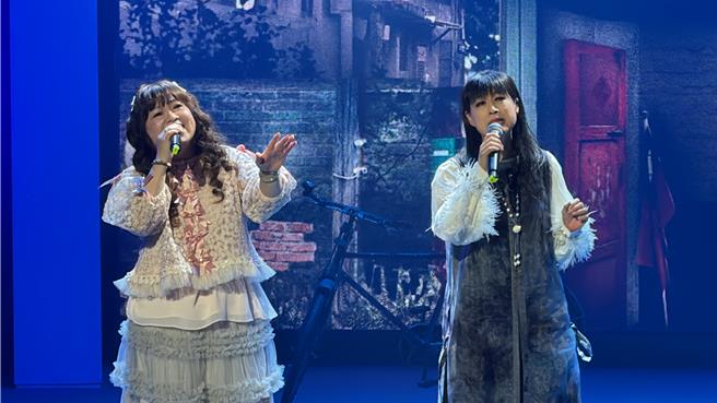 「紀念古寧頭戰役75周年音樂會」南方二重唱上台演唱一首首膾炙人口的經典民歌。(于家麒攝)