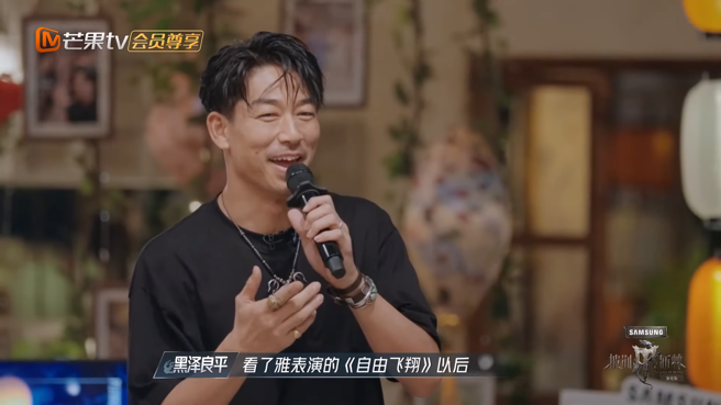 林志玲与AKIRA的3岁儿子因为「他」拿起吉他学唱歌。（图／YouTube 披荆斩棘的哥哥）