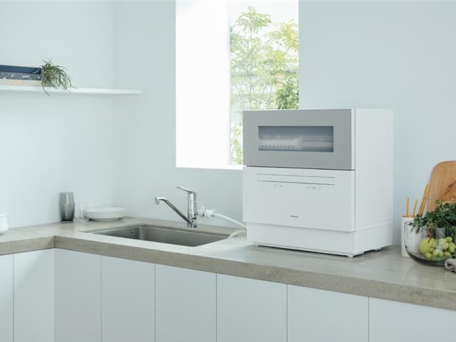 Panasonic nanoeX桌上型洗碗机，特价2万2900元。（新光三越提供）