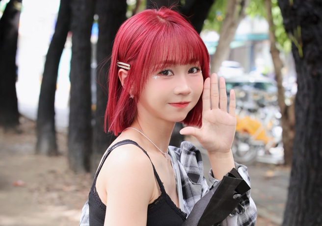 安娜打水光针痛到哭出来，近照曝光粉心疼。（图／IG@anna0205chen_）