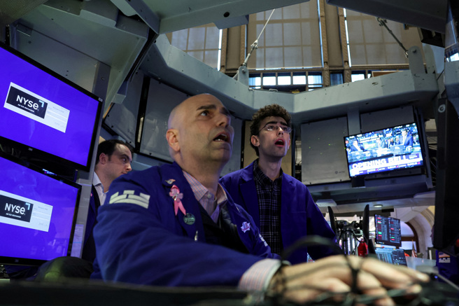 周四美股早盤主要指數漲跌互見。（圖／路透社）