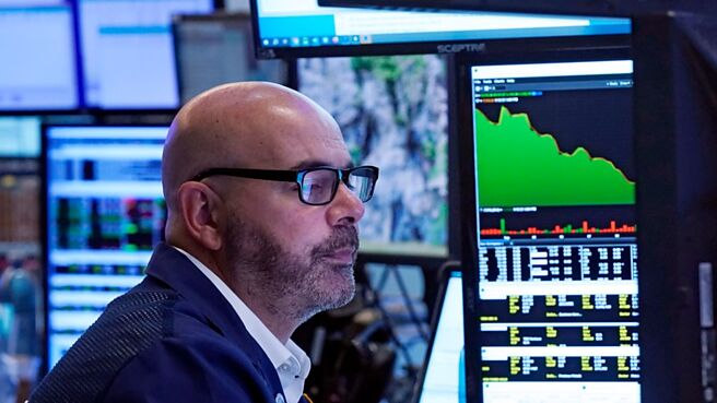 專業經理人預期美國總統大選結果對股市長遠影響有限，未來來表現仍偏向正向，投資人無須過於擔心。圖／美聯社