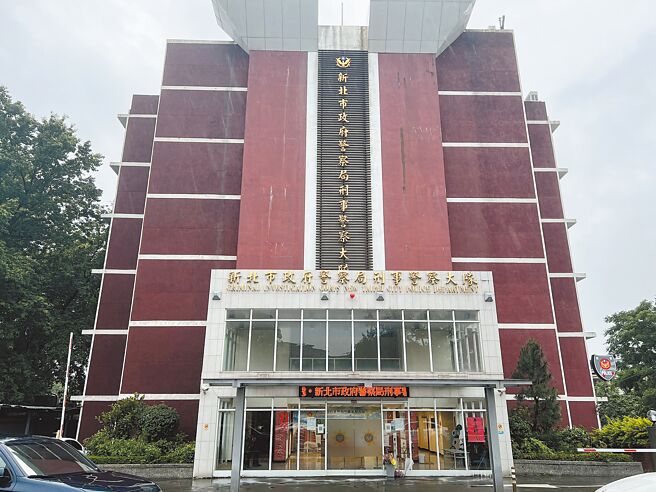 新北市刑警大队侦二队陈姓侦查佐涉嫌侵占扣案毒品，新北地方法院23日裁定羁押禁见。（王扬杰摄）