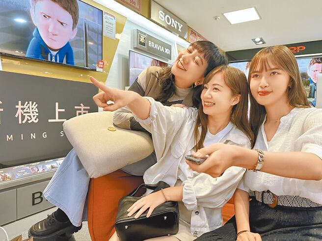 選購家電趁這一波百貨周年慶，遠百桃園周年慶祭出大家電當日單筆滿萬送千，高消費再加碼。（遠百提供）