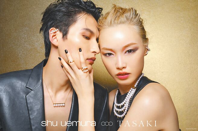 TASAKI最近攜手植村秀（shu uemura）推出聯名限量彩妝。（TASAKI提供）