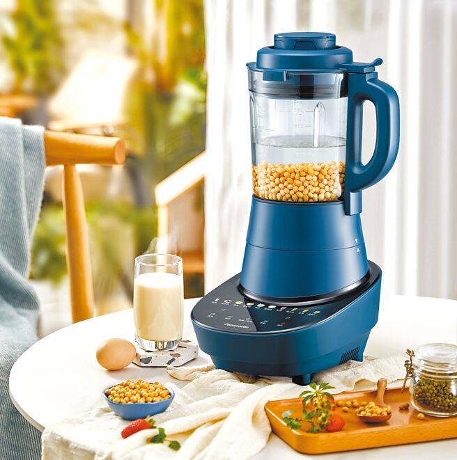 Panasonic万用调理机MX-H2801，具备防超载防短路、自动断电等多重安全装置，建议售价4490元。（Panasonic提供）