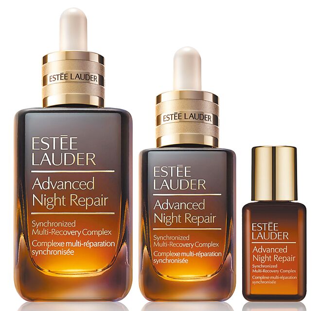 SOGO忠孝馆「超杀现折1000元」，ESTEE LAUDER小棕瓶独家放大组，价值12万元、优惠价5500元，11月8日限定100组。（SOGO提供）