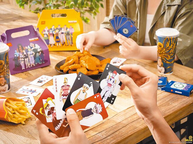 30日至11月19日，買麥當勞分享盒加點指定飲品買一送一或歡樂送購買分享餐，可獲限量「《獵人》BOOK牌」。（麥當勞提供）