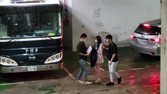 狂掃198張周杰倫門票  全台最大黃牛「短裙巨乳人妻」曝光