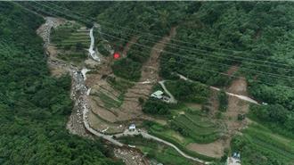 金山水坑聯外道路坍方搶通 蓬萊陵園用新通道進出