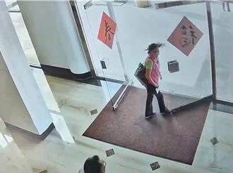 强风狂吹玻璃门 彰化美女议员惨遭袭击 鼻青脸肿