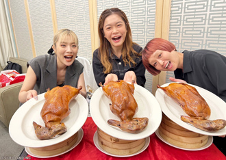 2日本大胃女王险吃垮夜市美食？小慧惊呆：一口超大口