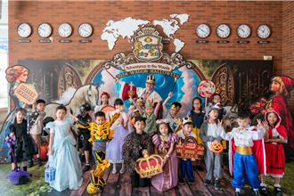 歡慶萬聖節！教室化身糖果屋 台中學童創意裝扮超吸睛