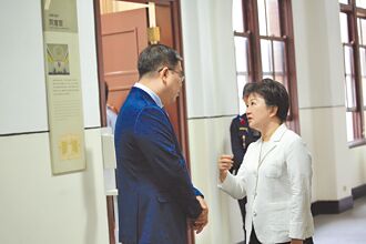 盧秀燕赴院會 爭碳費留地方