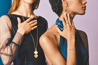 梵克雅寶戒指 雙面旋轉添趣味