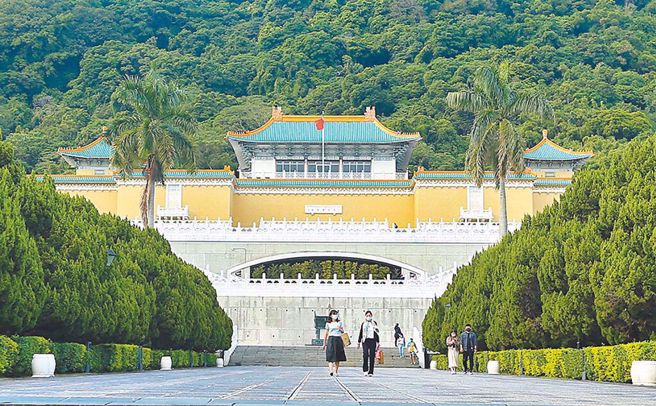 故宫1626件织品展品，编制内只有一位修復人员，故宫院长萧宗煌承认修復人力其实是不足的。（示意图／资料照）