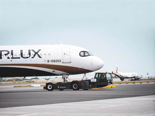 星宇航空今（25）日以20元转上市交易，以昨（24）日兴柜收盘价31.55元推算，中籤者1张现赚至少1.15万元，投报率57%。(图/业者提供)