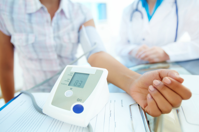 年過50歲才診斷的高血壓，有可能是腎上腺腫瘤所誘發。（示意圖，Shutterstock／達志）