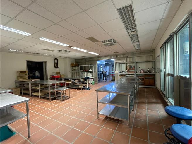 士林分署将拍卖红富海诈骗案查扣的淡水商办。（士林分署提供）