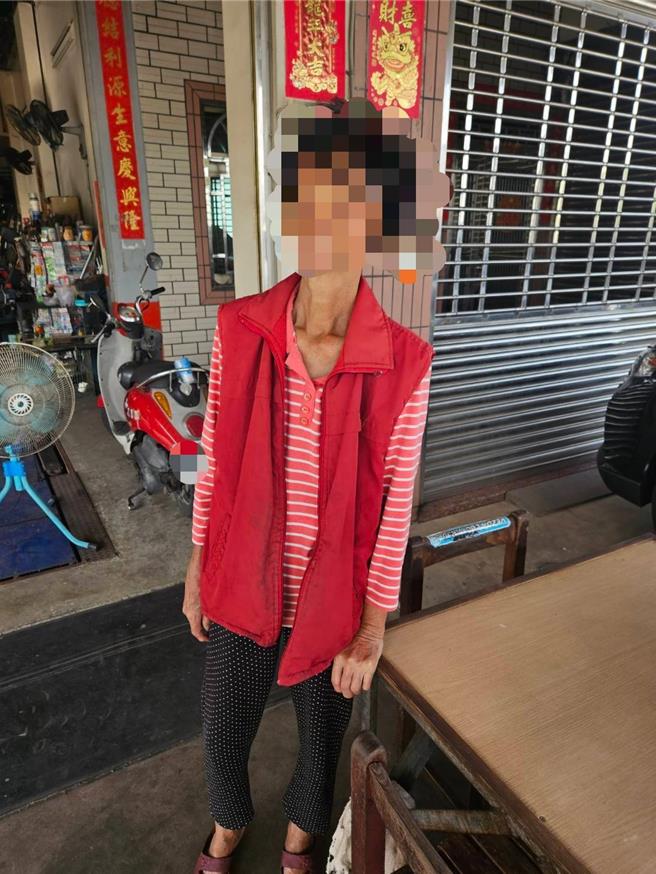 8旬陳姓婦人清晨外出散步，疑似突然想找女兒，獨自1人從溪湖往埔心鄉走，卻半路迷途，暖心警發現將她載回警局稍事休息。（警方提供／葉靜美彰化傳真）