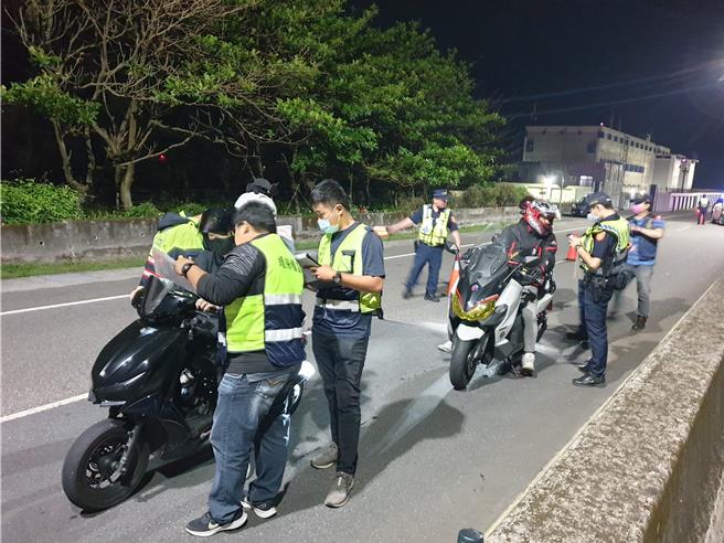 警联合稽查工作，配合环保局共同执行防处作为，期有效遏止改装噪音车情形，减少恼人噪音问题，还给市民安静的生活空间。（新北交大提供）