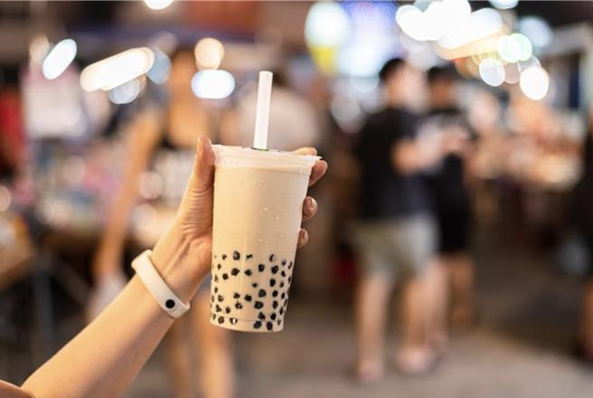 「啵啵脆脆甜甜芒芒莓莓」，大陸奶茶產品取名越來越嗲，消費者：羞於啟齒！（圖：shutterstock／達志）