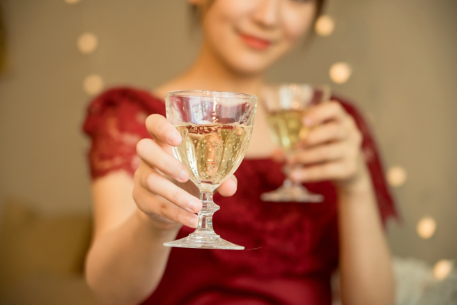 食藥署傳出有女性職員在酒店兼職。（示意圖，非當事人：shutterstock／達志）