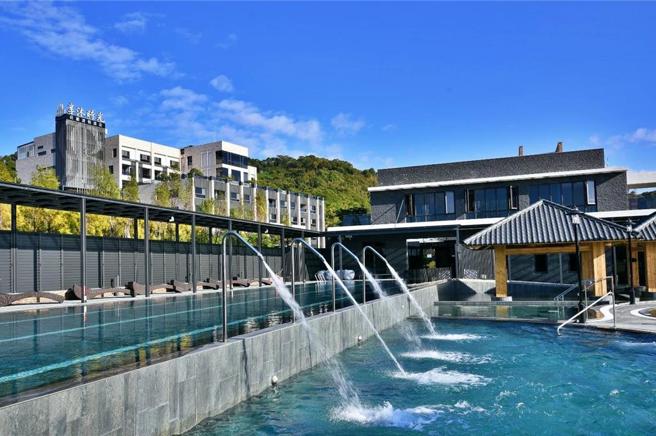 露天风吕／裸汤风吕泡汤券，买10张送3张，旅展优惠价6,000元。图／业者提供