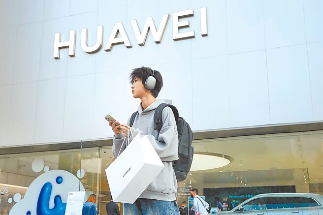 华为旗下产品被发现含有台积电晶片，引发美国各部门关注。（美联社）