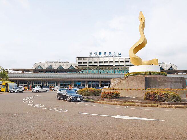 高雄小港機場與韓國釜山金海機場正式締結為姊妹機場。（任義宇攝）