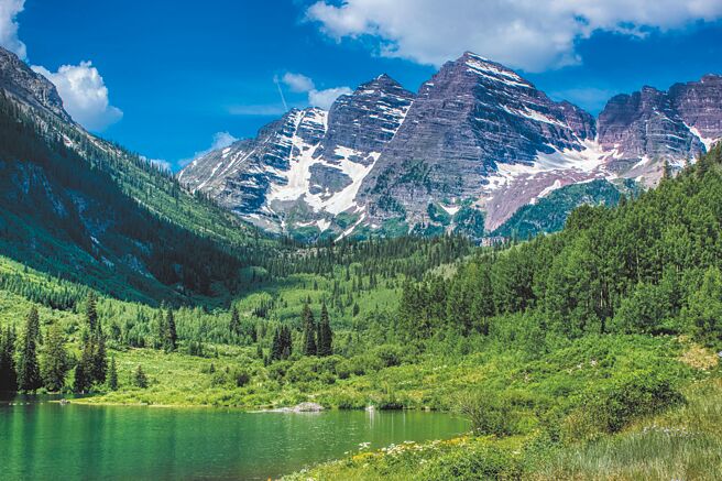 亞斯本是著名的滑雪勝地，以雄偉的洛磯山脈與銀色雪景馳名。（Harry Winston提供）