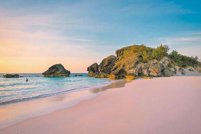 百慕達以夢幻般的粉紅沙灘著名，猶如一幅浪漫與悠閒的畫面。（Harry Winston提供）