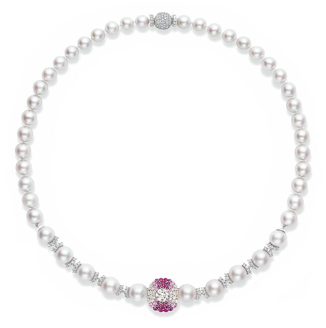 海瑞溫斯頓Majestic Escapes系列Bermuda項鍊，以珍珠和彩寶勾勒百慕達的粉紅沙灘。（Harry Winston提供）